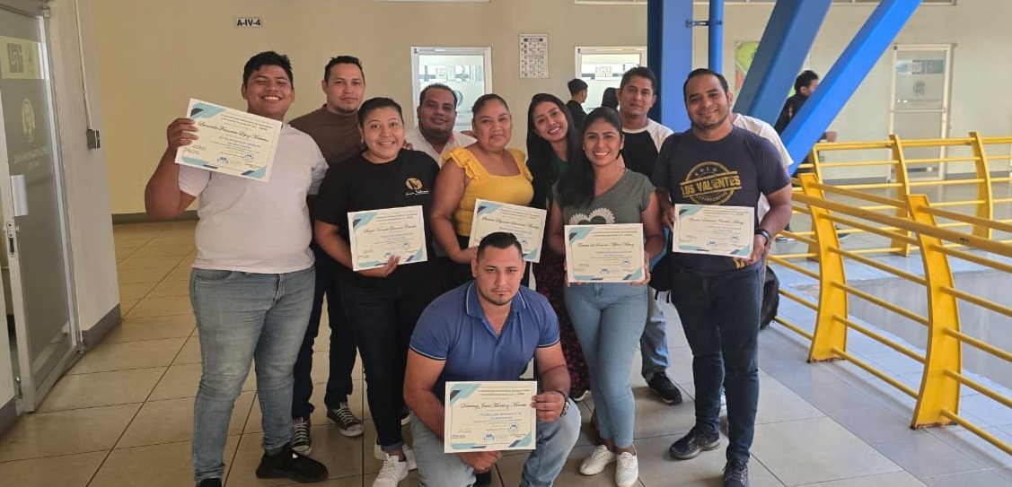 Grupo de estudiantes ICATSA - Logística Internacional