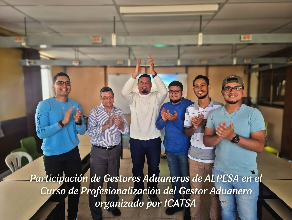 Grupo de estudiantes ICATSA - Logística Internacional